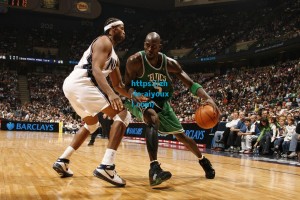 爱游戏中国-密尔沃基雄鹿休赛期动向，保留库兹马为核心，同时积极寻求补强侧翼深度