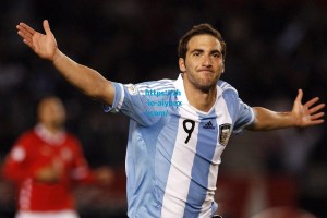 【爱游戏体育】阿诺德皇马生涯首次助攻引爆热议，社媒晒照加油！我们八强见！预示新征程