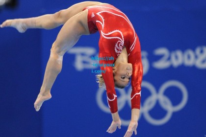 ayx：亚马尔灵动盘带献妙传，加维贴地斩远射定乾坤，巴萨轻取对手展露王者之气